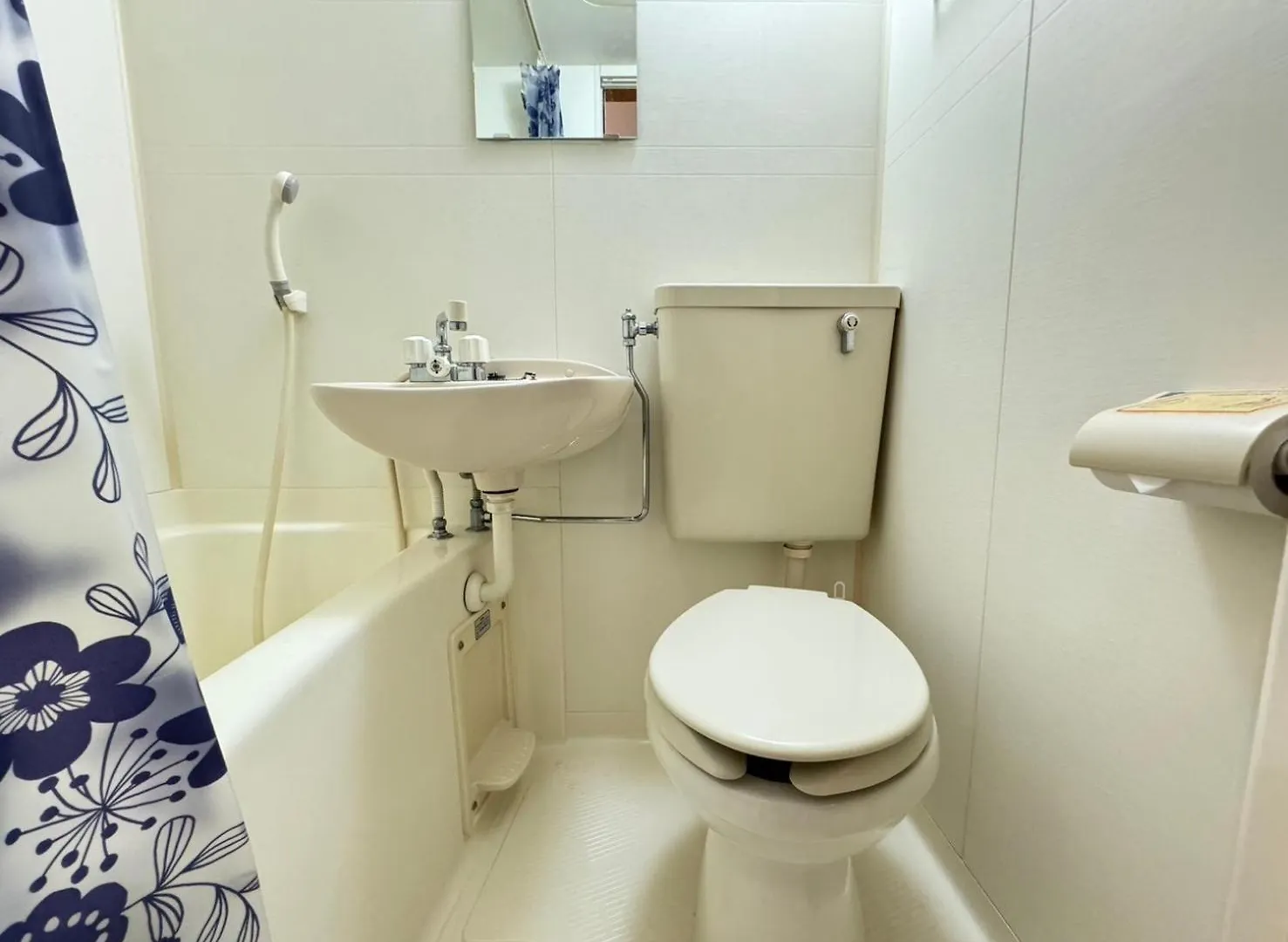 マルチステイ大阪天保山23 Apartment 0*, Osaka Japan